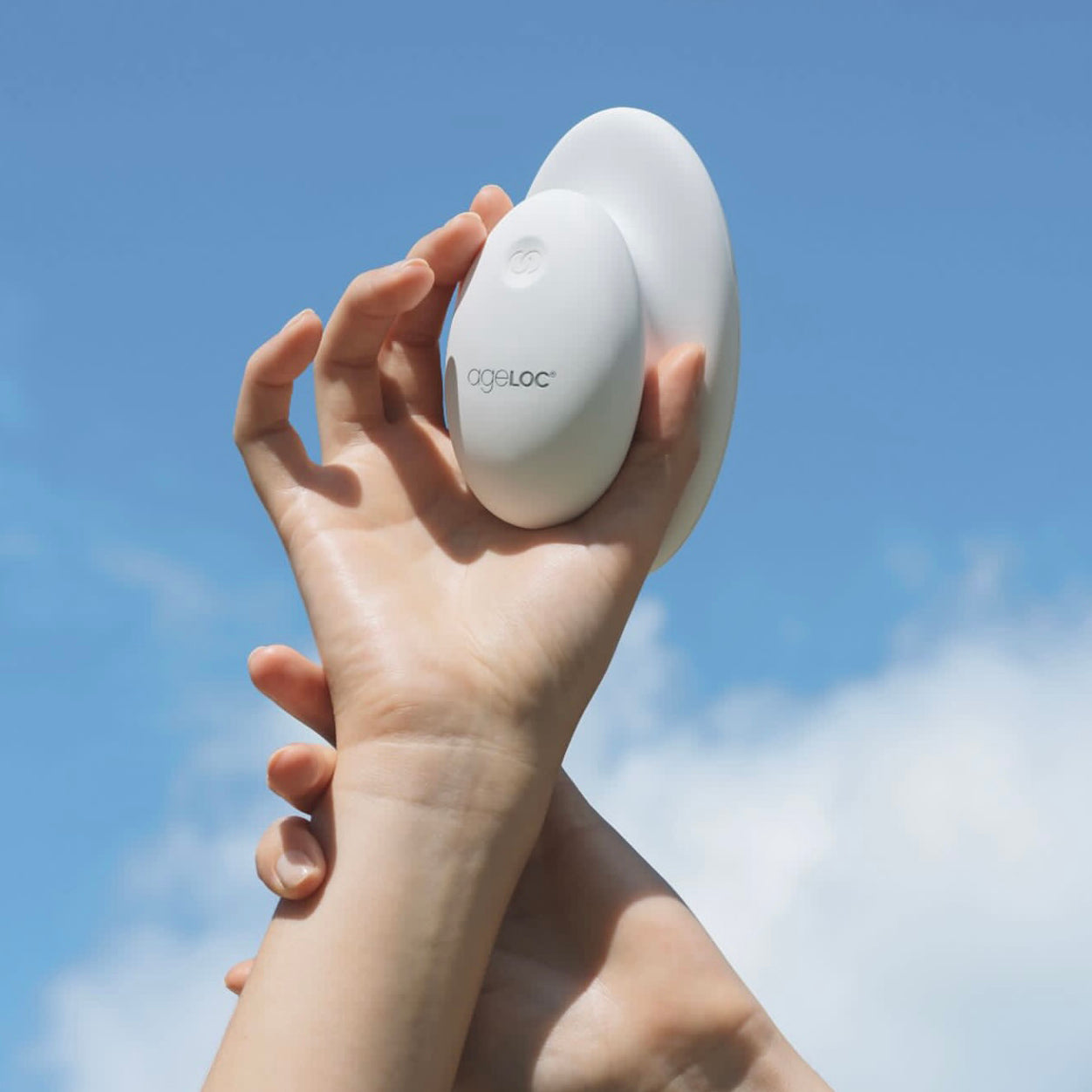 Nu Skin RenuSpa iO – Adaptive Microcurrent body device for depuffing, toning, and refreshing the look of skin