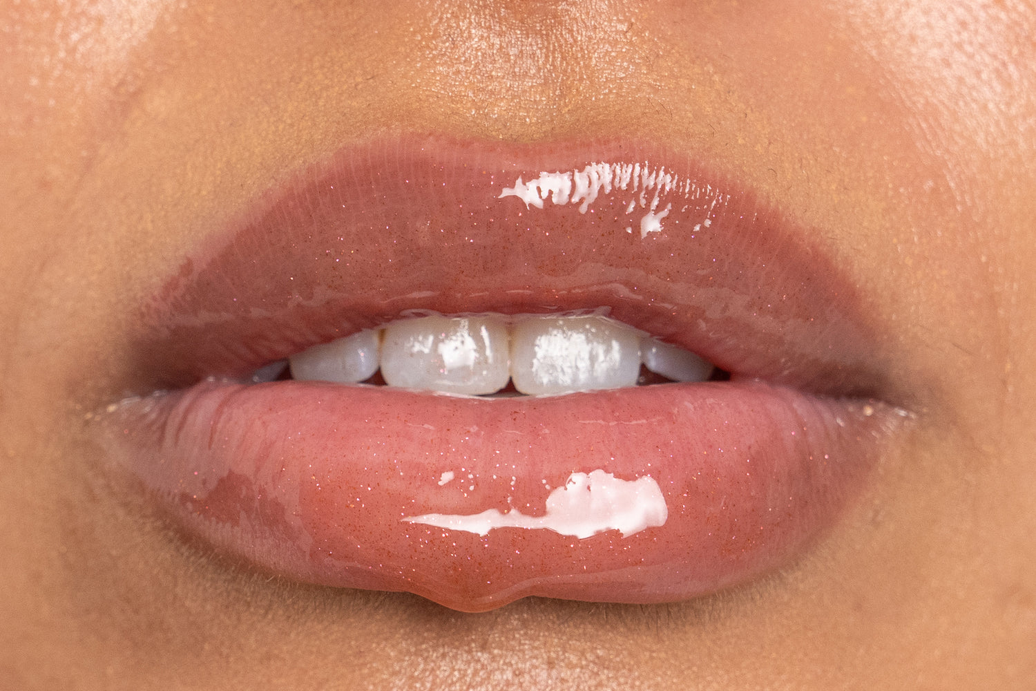 Nu Colour Peptide Pout by Nu Skin – Plumping lip gloss with peptides and hyaluronic acid